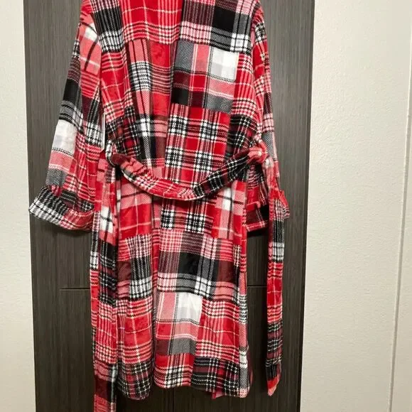 Beautyrest Plush Robe-Size 2X - Picture 2 of 3